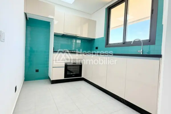 Beautiful unfurnished 3-bedroom apartment in Ain Daib