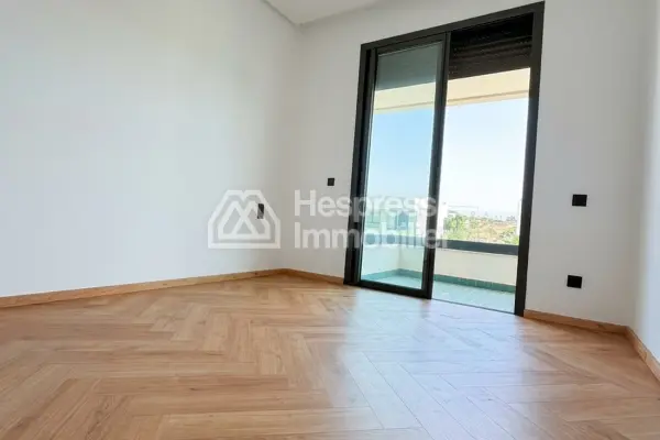 Beautiful unfurnished 3-bedroom apartment in Ain Daib