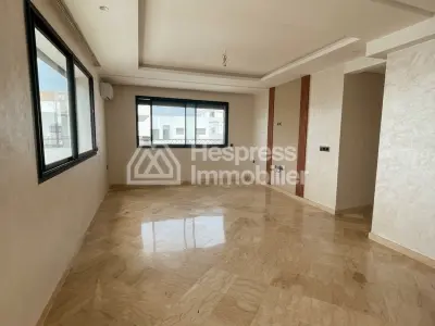 شقة رائعة للإيجار في حي المستشفيات . غرفة واحدة. باب مقوى، نظام أمان.