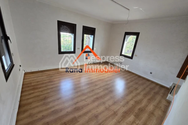 Villa à louer, 500m² à Hay Riad