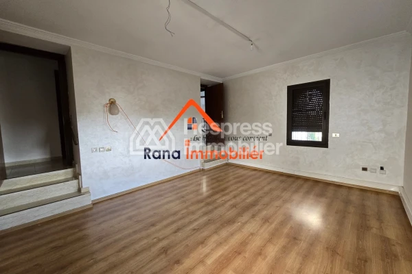 Villa à louer, 500m² à Hay Riad