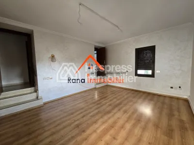 Villa à louer, 500m² à Hay Riad