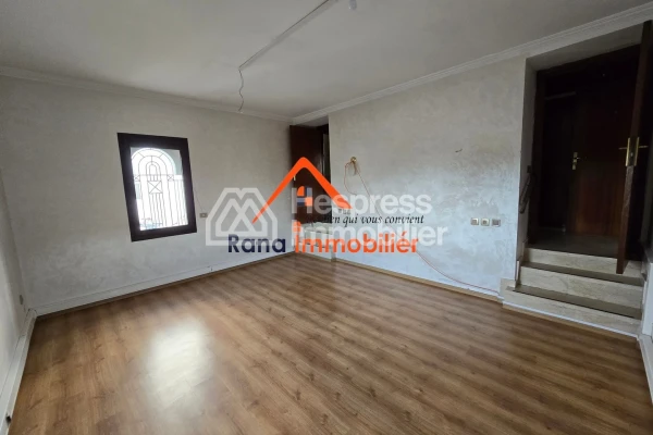 Villa à louer, 500m² à Hay Riad