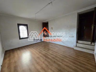 Villa à louer, 500m² à Hay Riad