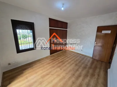 Villa à louer, 500m² à Hay Riad