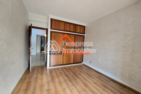 Villa à louer, 500m² à Hay Riad