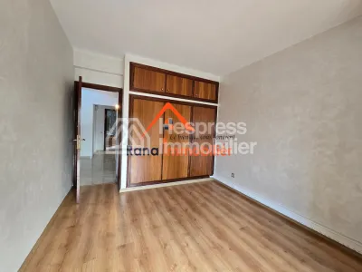 Villa à louer, 500m² à Hay Riad