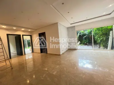 Bel appartement vide 3 chambres Rez de jardin