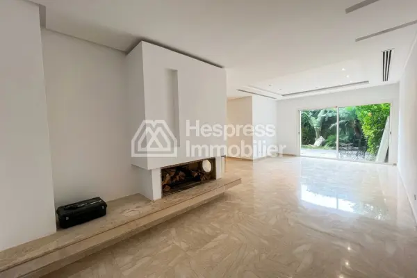 Bel appartement vide 3 chambres Rez de jardin
