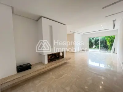 Bel appartement vide 3 chambres Rez de jardin