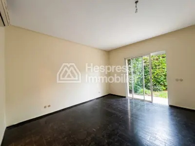 Bel appartement vide 3 chambres Rez de jardin