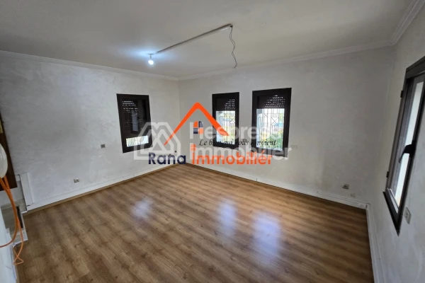 Villa à louer, 500m² à Hay Riad