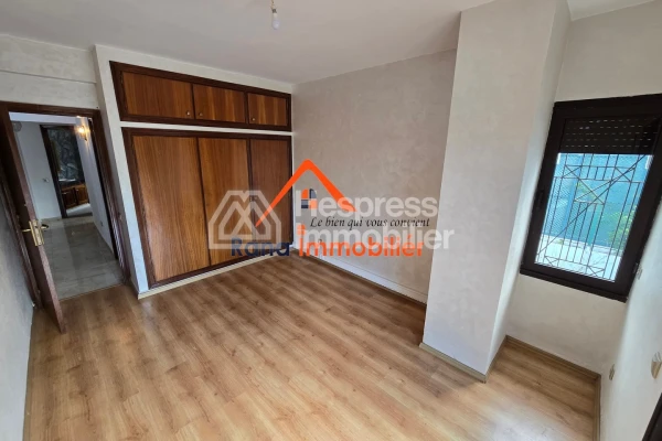Villa à louer, 500m² à Hay Riad