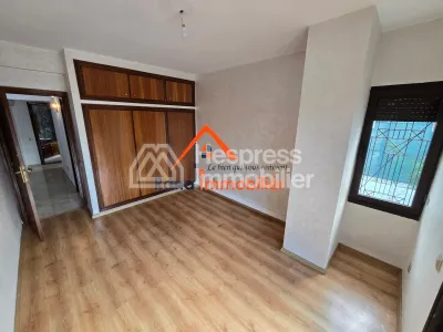 Villa à louer, 500m² à Hay Riad