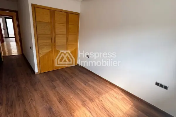 Très bel appartement vide 3 chambres à Quartier Oasis