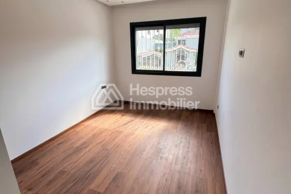 Très bel appartement vide 3 chambres à Quartier Oasis