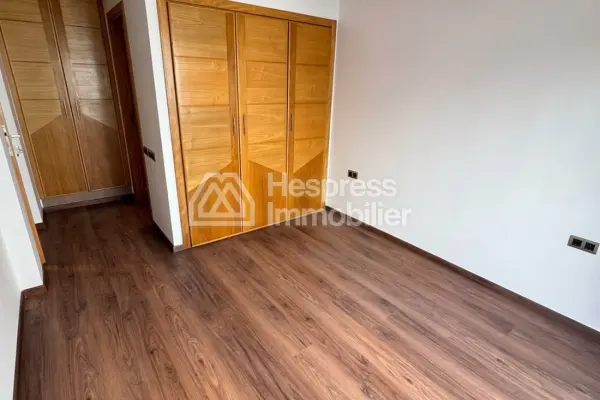 Très bel appartement vide 3 chambres à Quartier Oasis