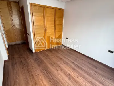 Très bel appartement vide 3 chambres à Quartier Oasis