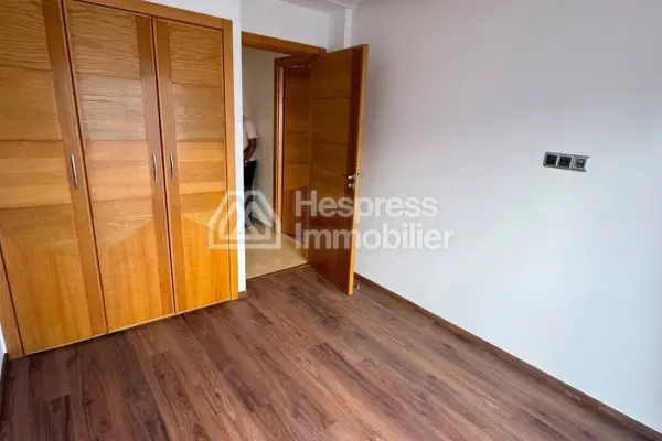 Très bel appartement vide 3 chambres à Quartier Oasis
