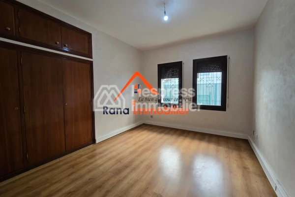 Villa à louer, 500m² à Hay Riad
