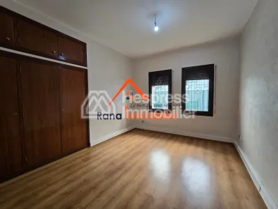 Villa à louer, 500m² à Hay Riad