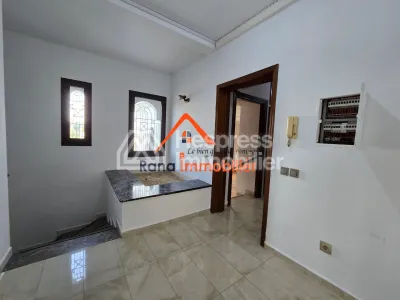 Villa à louer, 500m² à Hay Riad