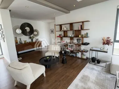 شقة جميلة غير مفروشة مكونة من 3 غرف نوم في Ville verte