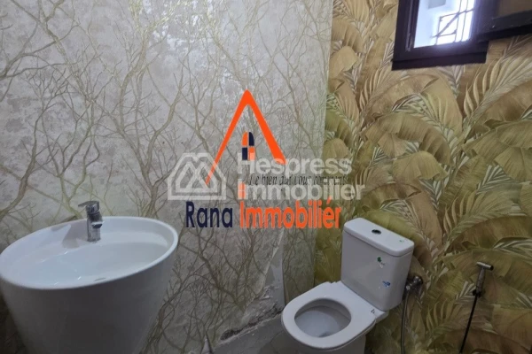 Villa à louer, 500m² à Hay Riad