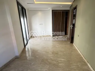 شقة للإيجار في بالمييه . غرفة نوم واحدة. باب أمان ونوافذ زجاجية مزدوجة.