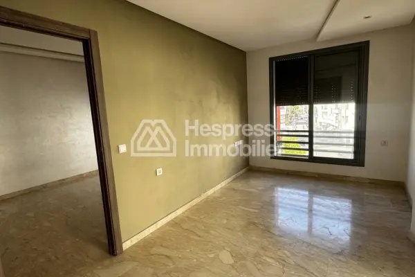 شقة للإيجار في بالمييه . غرفة نوم واحدة. باب أمان ونوافذ زجاجية مزدوجة.