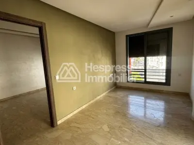 شقة للإيجار في بالمييه . غرفة نوم واحدة. باب أمان ونوافذ زجاجية مزدوجة.