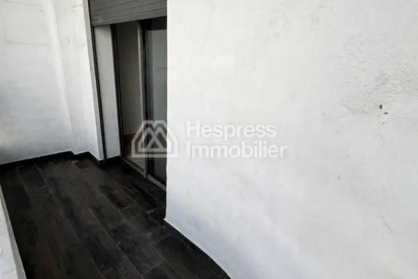 شقة للإيجار في بالمييه . غرفة نوم واحدة. باب أمان ونوافذ زجاجية مزدوجة.