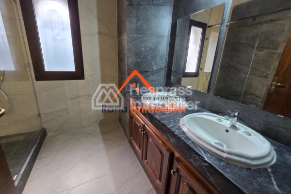 Villa à louer, 500m² à Hay Riad