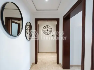 استأجر هذه الشقة في الأميرات . مساحتها الإجمالية 101 متر مربع. مفروشة بالكامل.