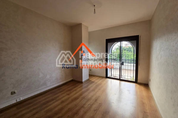 Villa à louer, 500m² à Hay Riad