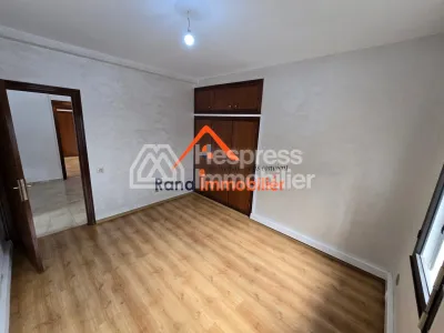 Villa à louer, 500m² à Hay Riad
