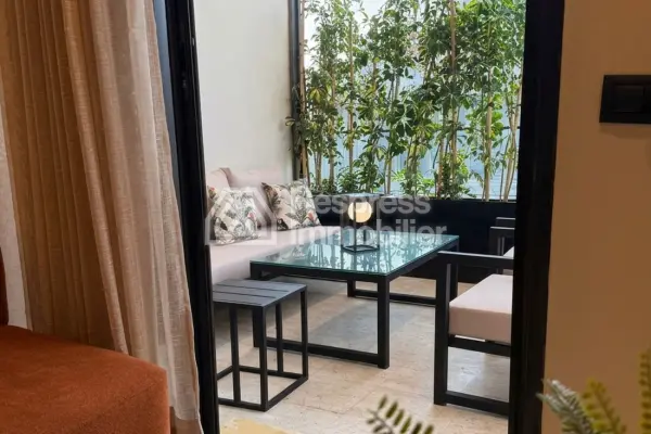 Location studio meublé à avec terrasse à Bd Ziraoui