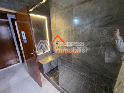 Villa à louer, 500m² à Hay Riad