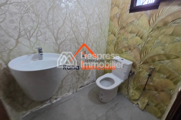 Villa à louer, 500m² à Hay Riad
