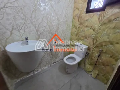 Villa à louer, 500m² à Hay Riad
