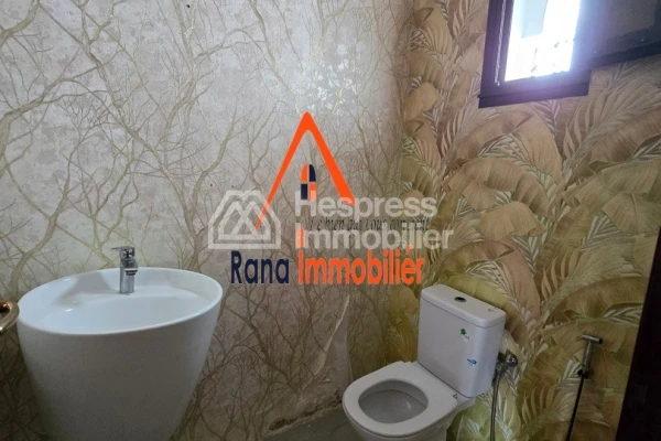 Villa à louer, 500m² à Hay Riad