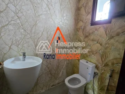 Villa à louer, 500m² à Hay Riad