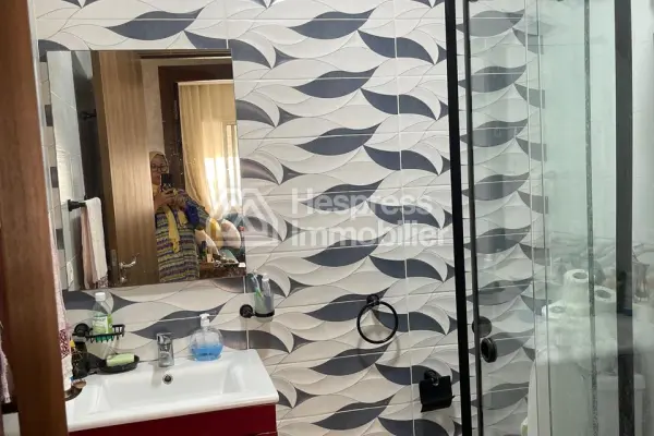 Casablanca – Abouab Oulfa | Superb 92 m² apartment on the 1st floor with balcony