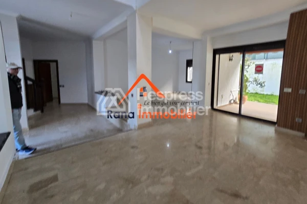 Villa à louer, 500m² à Hay Riad