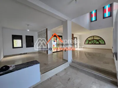 Villa à louer, 500m² à Hay Riad