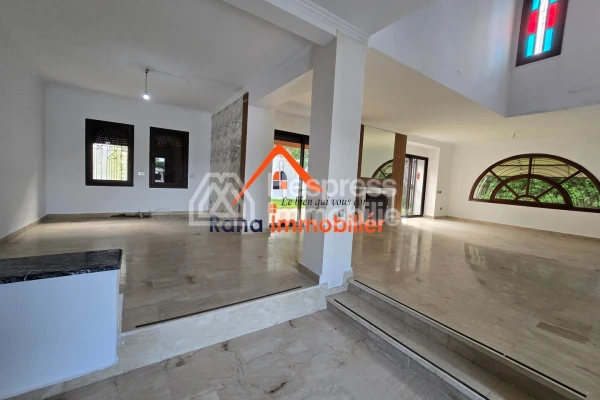 Villa à louer, 500m² à Hay Riad