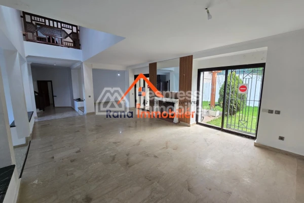 Villa à louer, 500m² à Hay Riad