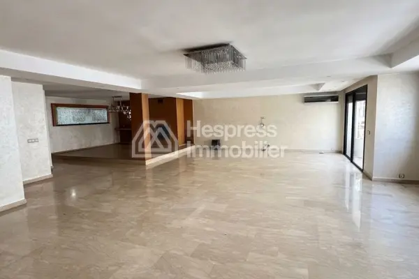 Superb unfurnished 4-bedroom apartment in Neighborhood Racine