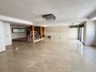 Superb unfurnished 4-bedroom apartment in Neighborhood Racine