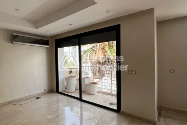 Superb unfurnished 4-bedroom apartment in Neighborhood Racine